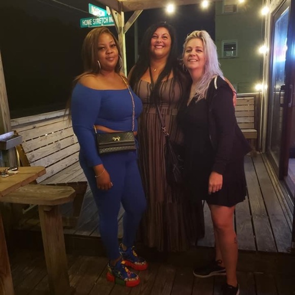 Meet your Posher, Cindy - Picture 3 of 3